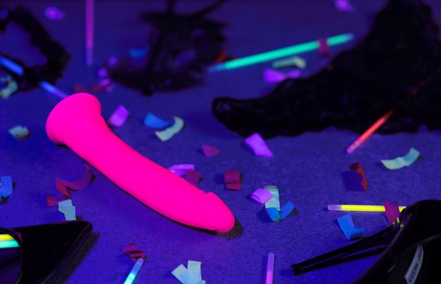 Glow in the Dark - Realistisk Dildo med Sugekop 15,5 cm