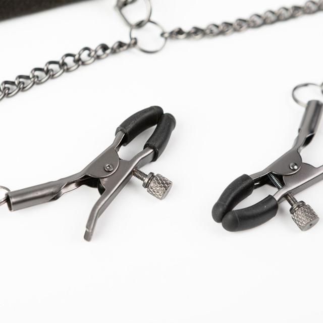 Twin Tweaks Velvet Collar With Nipple Clamps